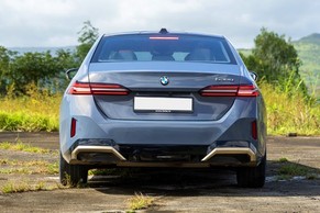 BMW 5 Series Rear view Image