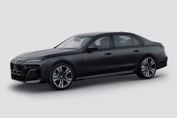 BMW 7 Series Front Left Side Image