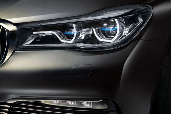 BMW 7 Series 2015-2019 Headlight Image BMW 7 Series 2015-2019 Headlight Image