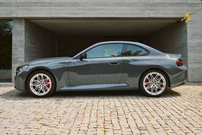 BMW M2 Side View (Left)  Image