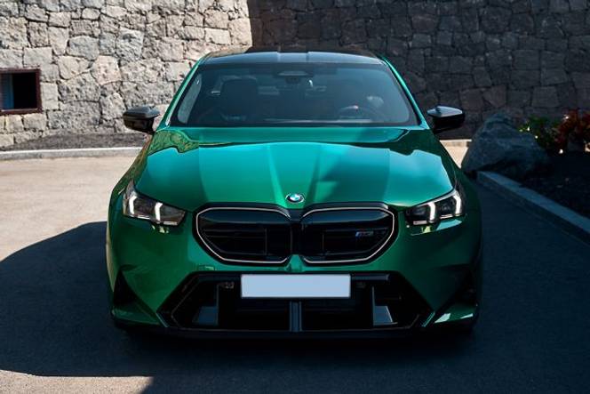 BMW M5 Front View Image