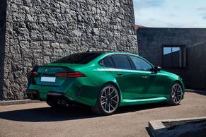 BMW M5 Rear Right Side Image