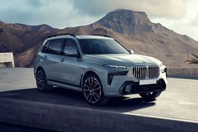 BMW X7 Fulfills Your Every Need, Power, Comfort And Luxury