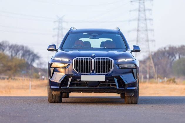 BMW X7 Front View Image