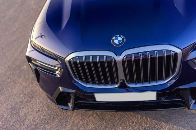 BMW X7 Grille Image