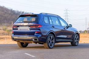 BMW X7 Rear Right Side Image