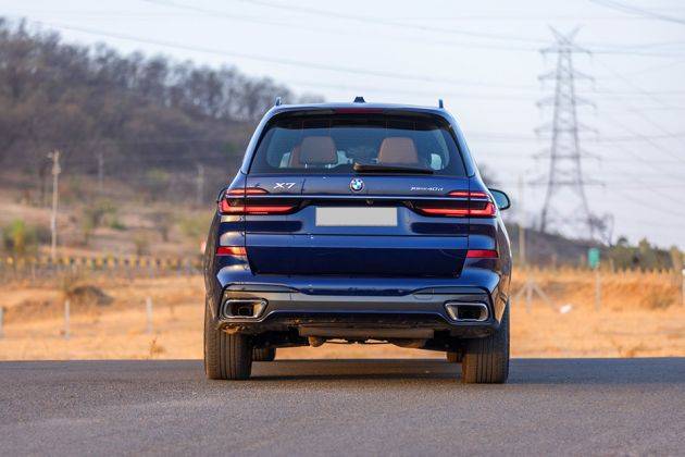 BMW X7 Rear view Image