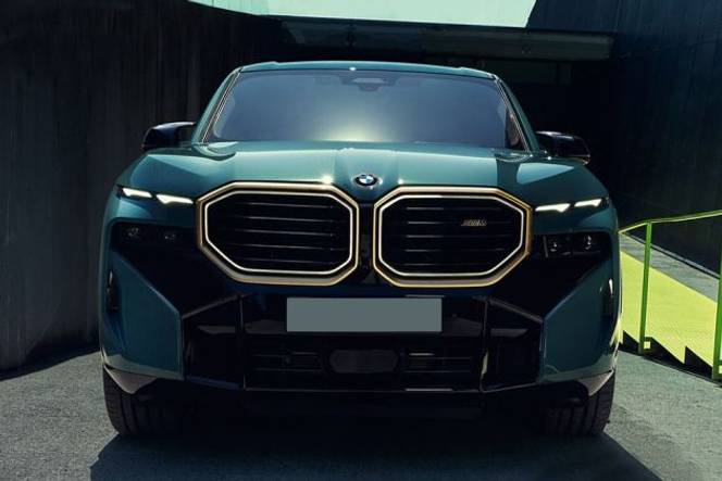 BMW XM Front View Image