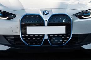 BMW i4 Grille Image