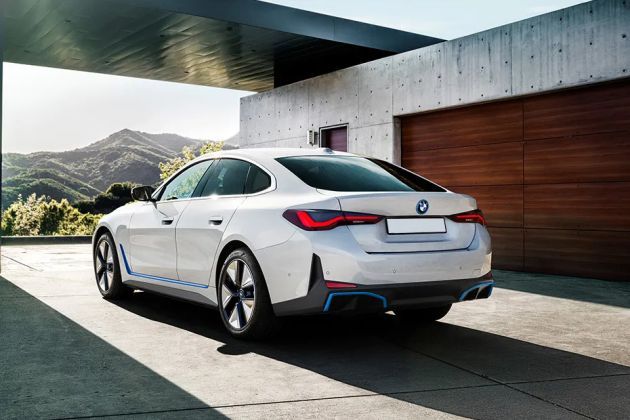 BMW i4 Rear Left View Image
