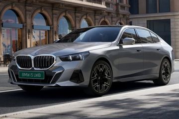 BMW i5 LWB Front Left Side Image