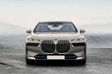 BMW i7 Front View Image