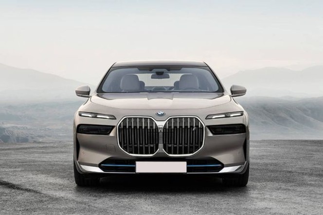 BMW i7 Front View Image