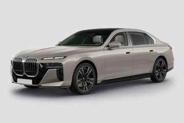 BMW i7 Front Left Side Image