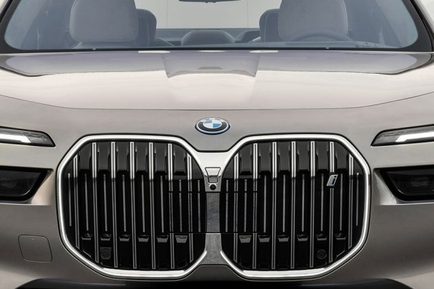 BMW i7 Grille Image