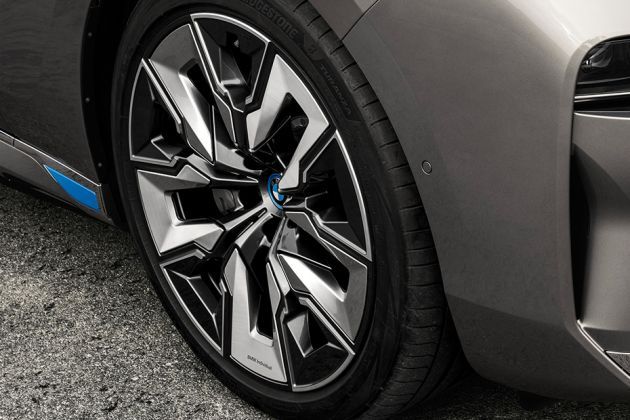 BMW i7 Wheel Image