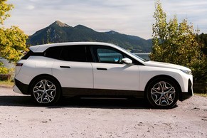 BMW iX Front Right View Image