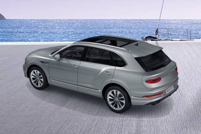 Bentley Bentayga Rear Right Side View
