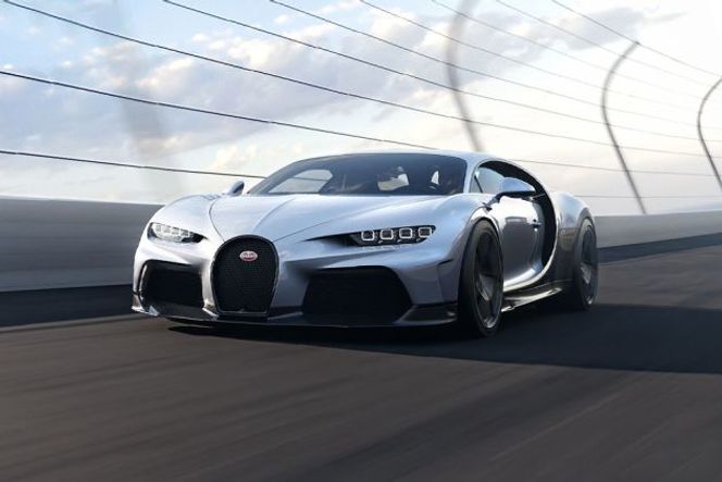 Bugatti Chiron Front Left Side Image