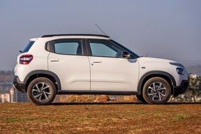 Citroen C3 Front Right View Image