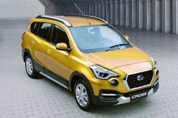 Datsun Cross Front Right View Image