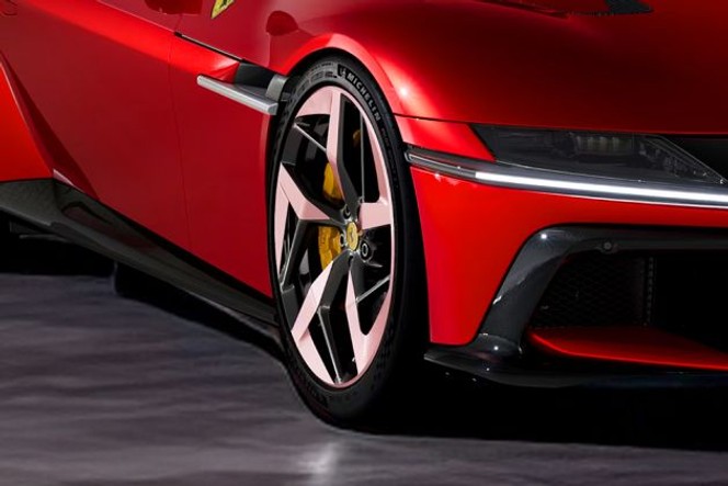 फेरारी 12 सिलिंड्री व्हील image