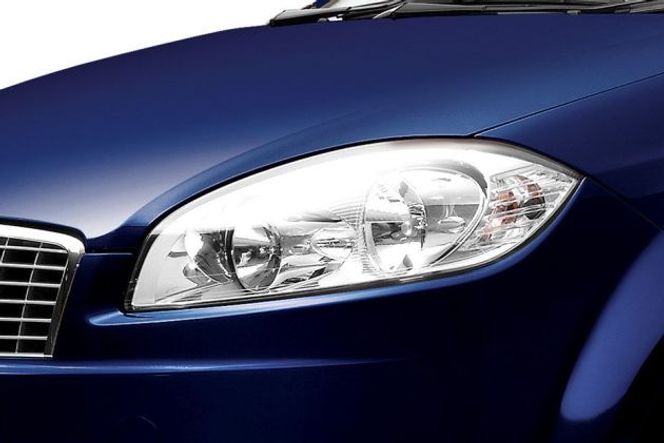 Fiat Linea Classic Headlight Image Fiat Linea Classic Headlight Image