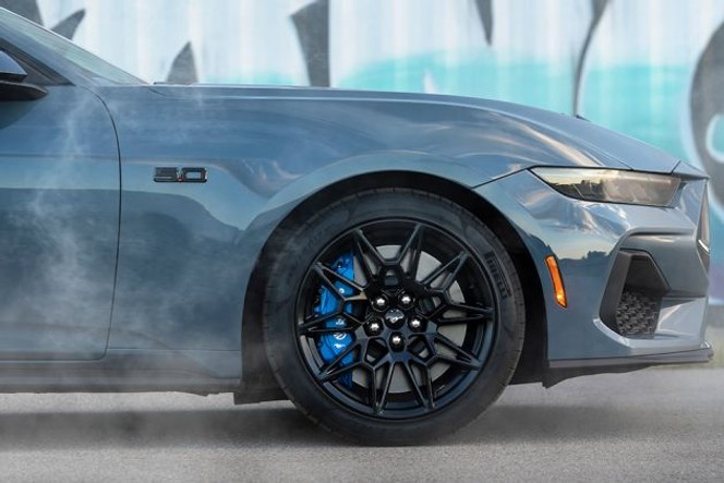 போர்டு மாஸ்டங் சக்கர image