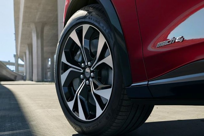 போர்டு மாஸ்டங் mach இ சக்கர image