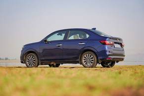 Honda Amaze Rear Left View Image