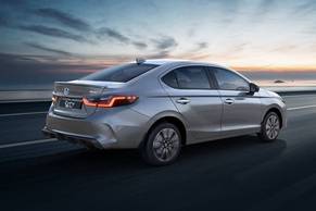 Honda City Hybrid Rear Right Side Image