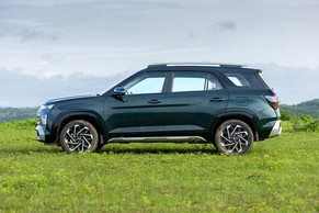 Hyundai Alcazar Side View (Left)  Image