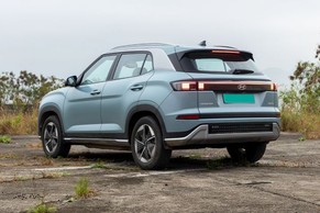 Hyundai Creta Electric Rear Left View Image