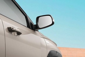 Hyundai Exter Side Mirror (Glass) Image