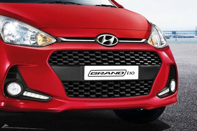 Hyundai i10 Price, Images, Mileage, Reviews, Specs