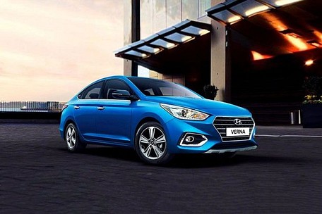 Hyundai Verna Front Left Side Image