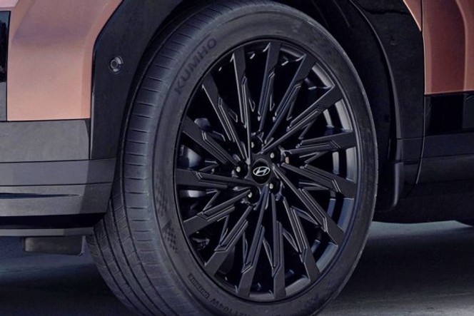 Hyundai Santa Fe 2025 Wheel Image