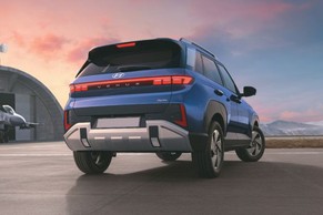 Hyundai Venue Rear Right Side Image