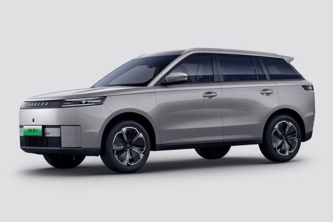 JSW Jaecoo J5 EV Front Left Side Image JSW Jaecoo J5 EV Front Left Side Image