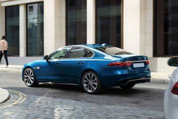 Jaguar XF Rear Left View Image