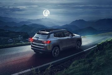 Jeep Compass 2017-2021 Rear Right Side Image