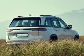 Jeep Grand Cherokee Rear Right Side Image
