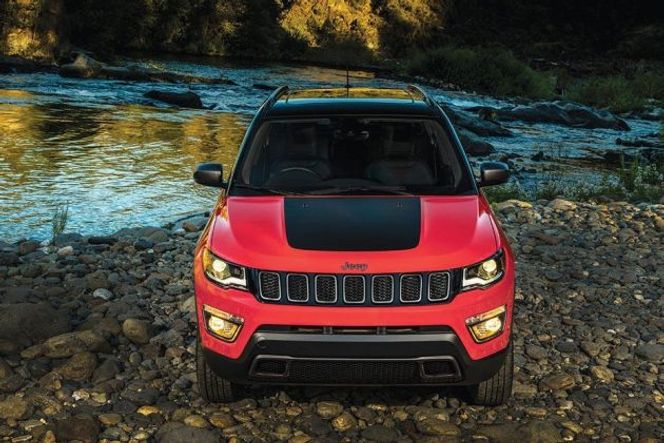 Jeep Trailhawk 2019-2021 Front View Image