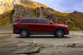 Jeep Meridian Side View (Right)  Image