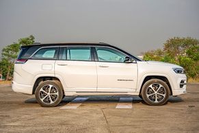 Jeep Meridian Front Right View Image