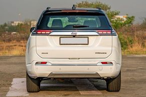 Jeep Meridian Rear view Image