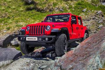 Jeep Wrangler 2023-2024 Front Left Side Image