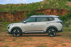 Kia Carens Clavis EV Side View (Left)  Image