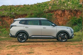 Kia Carens Clavis EV Front Right View Image