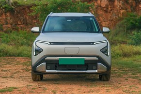 Kia Carens Clavis EV Front View Image